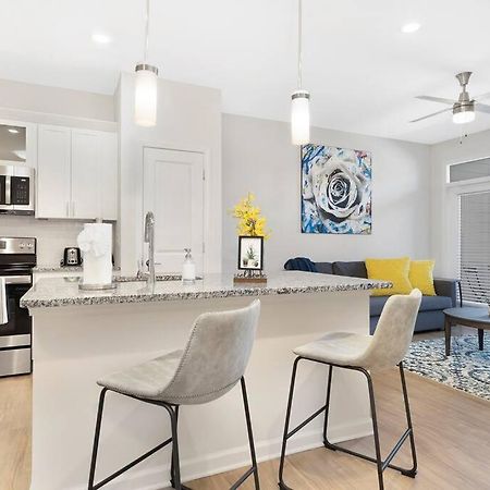 Stylish New Condo In Конкорд Екстер'єр фото