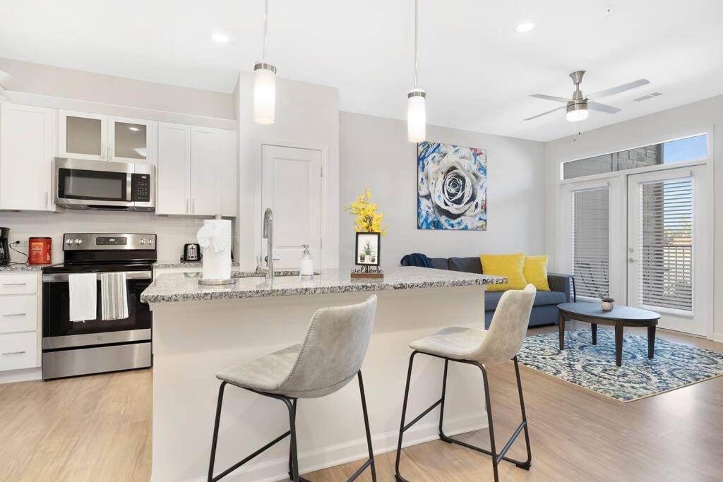 Stylish New Condo In Конкорд Екстер'єр фото
