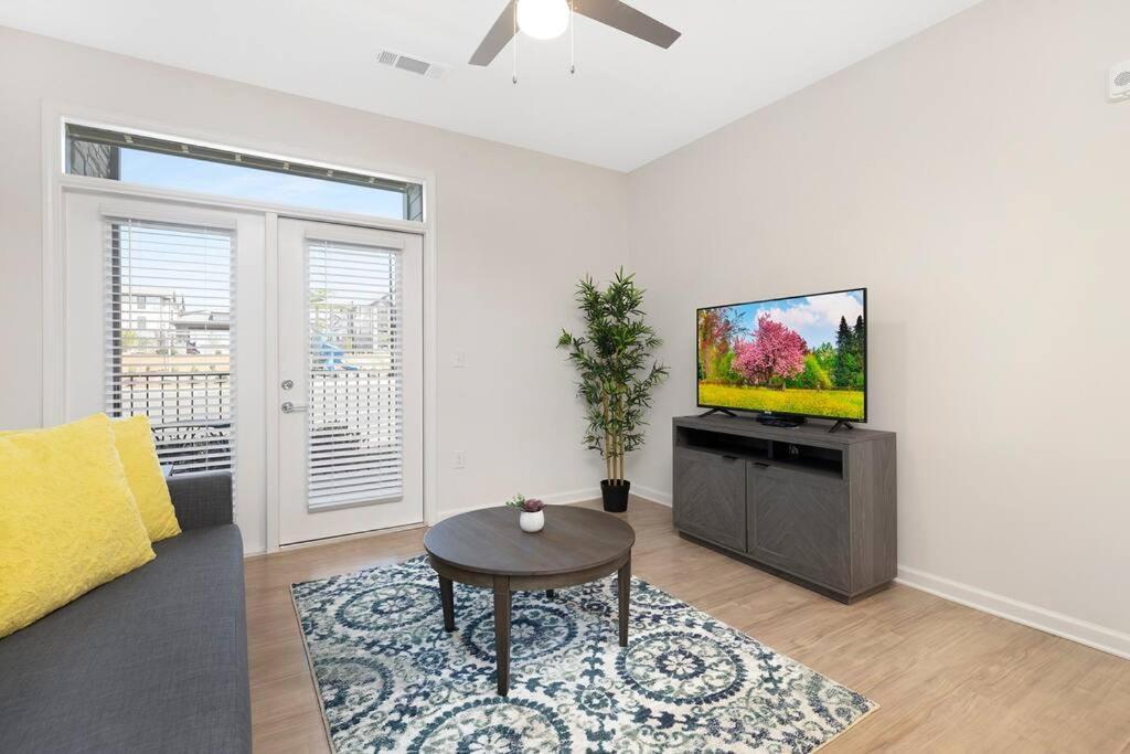 Stylish New Condo In Конкорд Екстер'єр фото